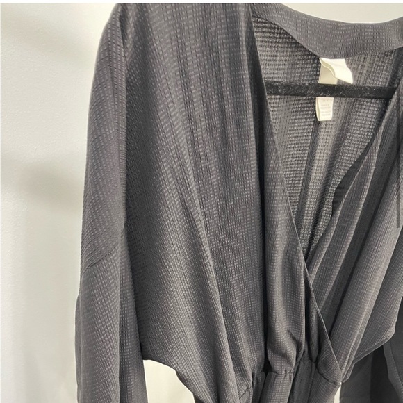 H&M balloon sleeve wrap dress 🖤 black 🖤 - Picture 5 of 8